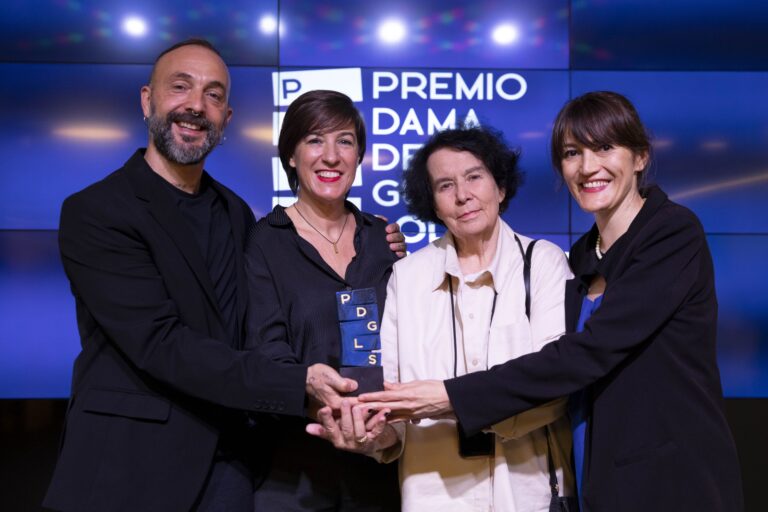 Julia Calle Pacheco, María Florencia Podestá y Pierre Valls reciben el Premio DAMA de Guion Lola Salvador en el Festival de San Sebastián