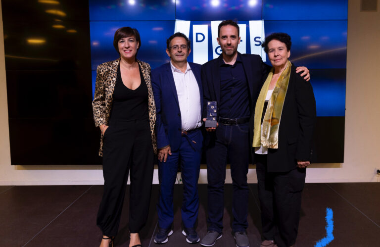 Narciso Velver, galardonado con el Premio DAMA de Guion Lola Salvador por ‘Rey / Planeta’ en el Festival Internacional de Cine de San Sebastián
