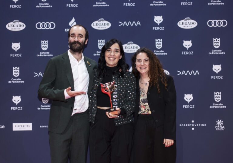 ‘Casa en flames’ y ‘Querer’, premios Feroz DAMA a los mejores guiones