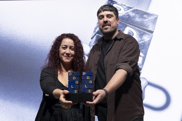 Marta María Borrás y Laura Conyedo Barral ganan el Premio DAMA de Guion Lola Salvador con ‘Los pasajeros del último viaje’ en el Festival de San Sebastián